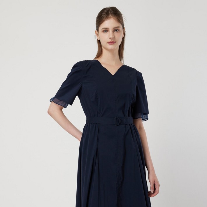 AK플라자 씨씨콜렉트 슬리브 텍스처 블록 플레어 원피스C252MSE035