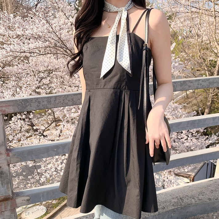 뉴데이여성 봄 여름 하객룩 벚꽃룩 휴양룩 민소매 나시 미니 원피스