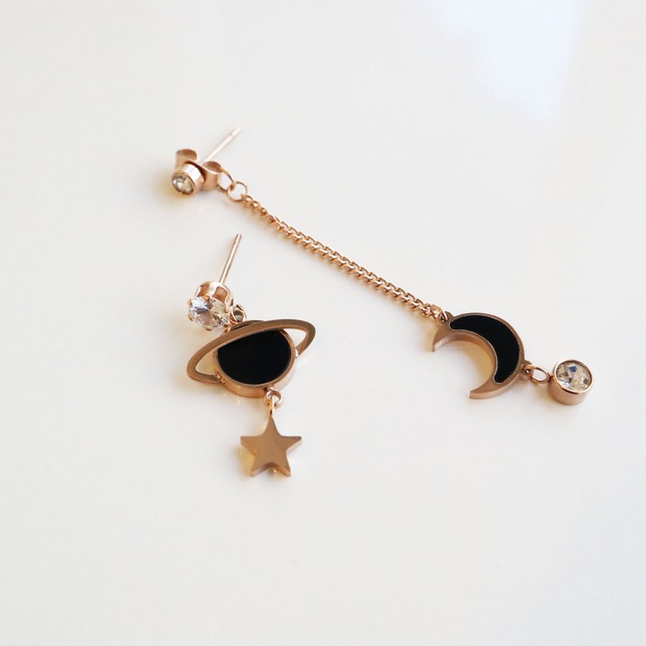 pkpj[2ne1]티타늄 우주별 언발 드롭 써지컬스틸귀걸이