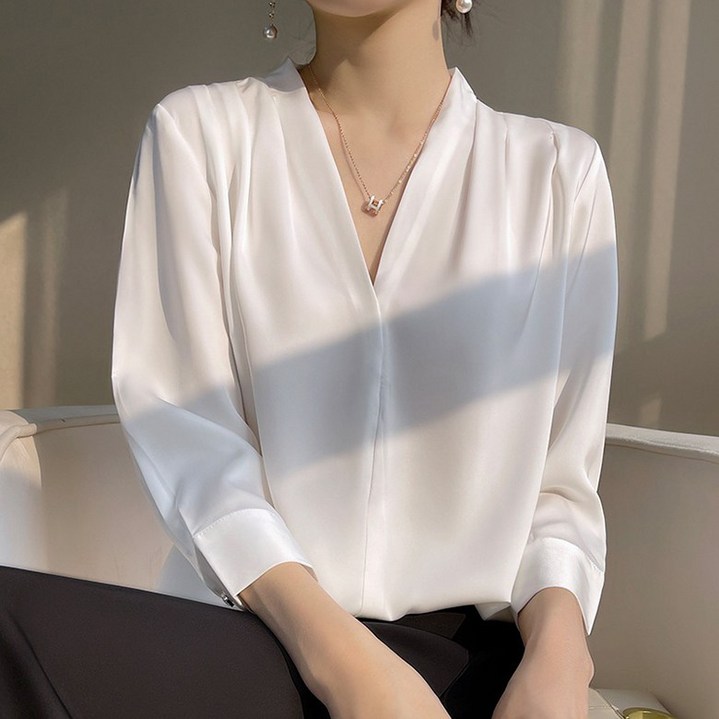 현혜가 여성 고급 실크 원단 긴팔 브이넥상의