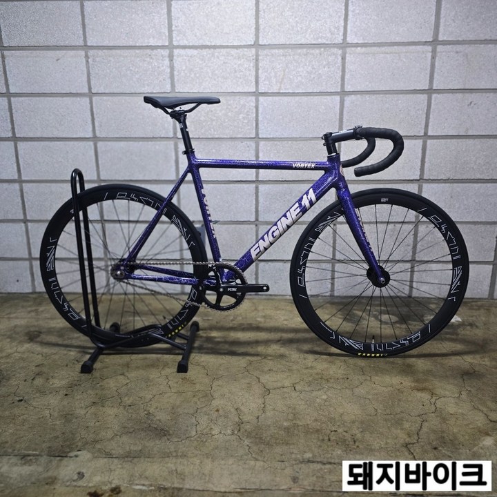 2025 엔진11 볼텍스 울트라 바이올렛 픽시 완성차 고정기어 자전거
