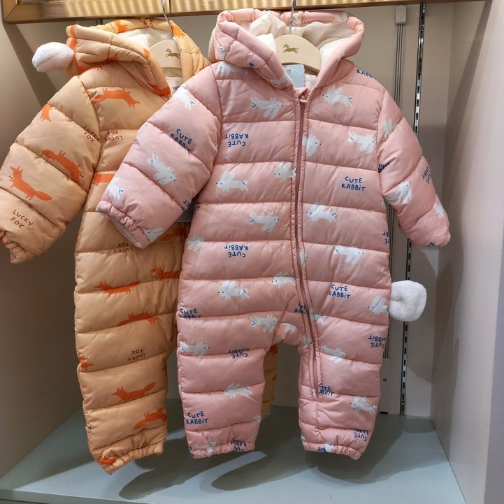 아가방 2022겨울 신상세일귀여운 귀달이모자 깜찍한 꼬리  토끼 여우 디자인이 귀여운 겨울 패딩방한 우주복 손싸개 발싸개가있어 바람한점 들어올곳이 없겠네요