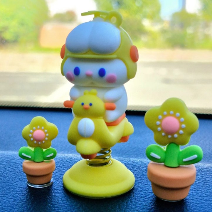 꽃길마켓 귀여운 노랑이 흔들 차량 악세사리 인테리어 피규어