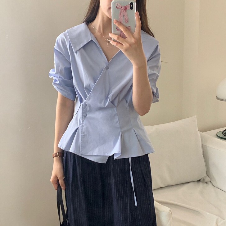 이서어패럴 슬림라인 카라 랩 페플럼 블라우스1546