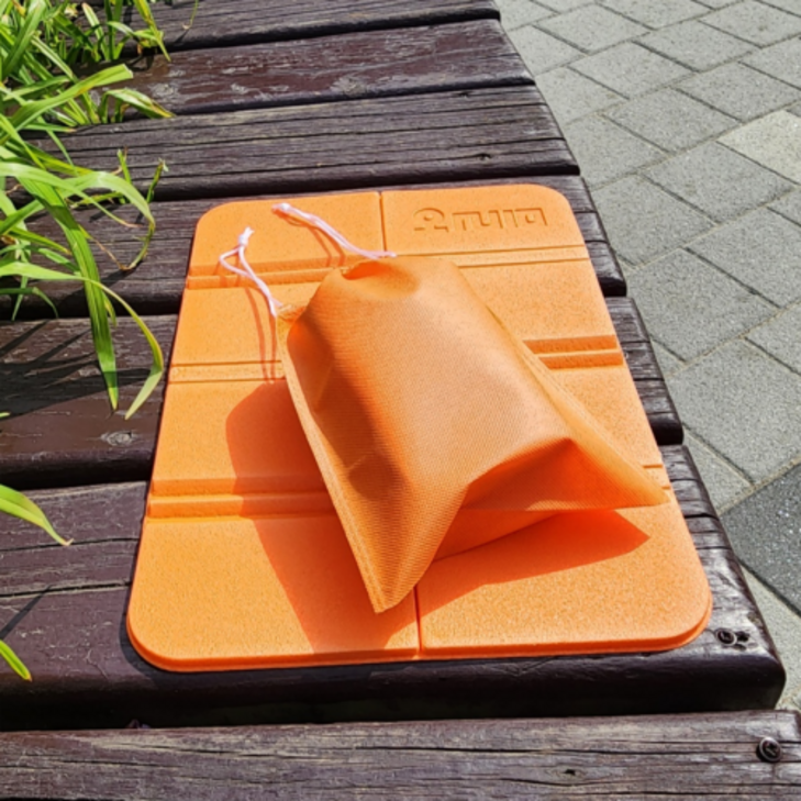 오름 휴대용 초경량 일인용 접이식 방수 야외용 폴딩방석  보관파우치 세트, 오렌지