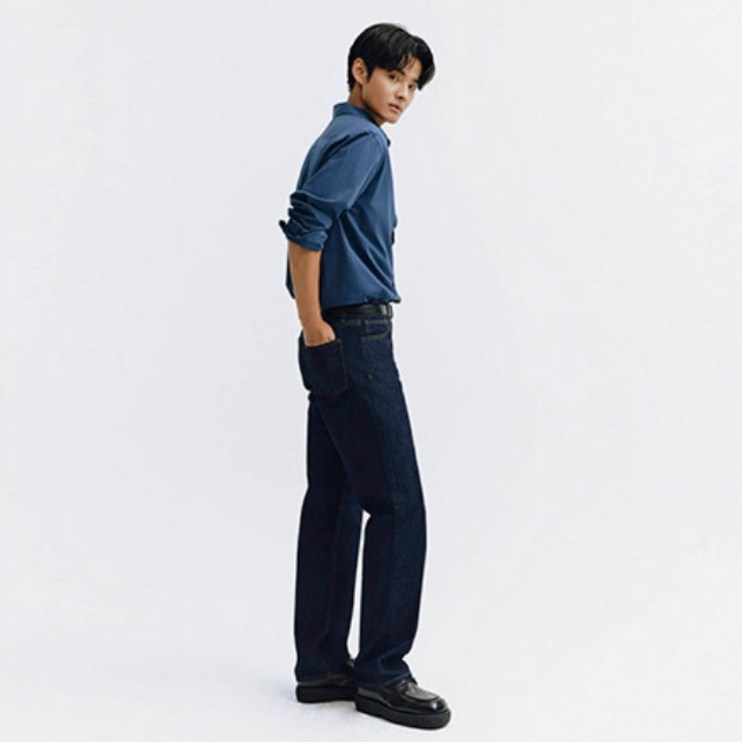 지오다노 동수원점 NEW 힙부터 밑단까지 일자로 떨어지는 차은우 남성 스트레이트 데님01114943