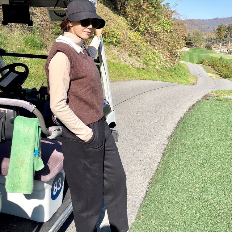 여성 골프조끼 배색 카라 니트 베스트 골프 가을 필드룩 연습복