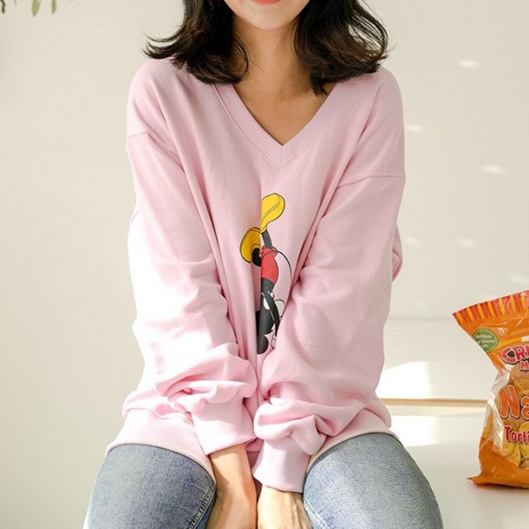 마른파이브 디즈니 미키마우스 브이넥 크롭 맨투맨 오버핏 티셔츠 DSN08T 마른파이브 디즈니 미키마우스 브이넥 크롭 맨투맨 오버핏 티셔츠 DSN08T