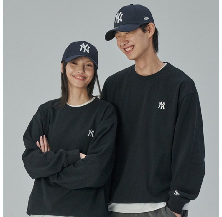 뉴에라 남녀공용 MLB 스몰로고 뉴욕 양키스 맨투맨 1488156
