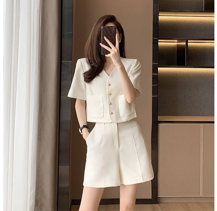 모몰라티 캐주얼 정장 브이넥 반팔 반바지 투피스 세트